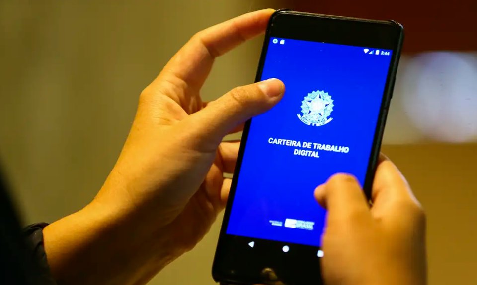 A capital obteve saldo positivo de 3.500 empregos formais no ms de abril, em decorrncia das 19.666 admisses e 16.166 desligamentos no perodo (Foto: Marcelo Camargo/Agncia Brasil)