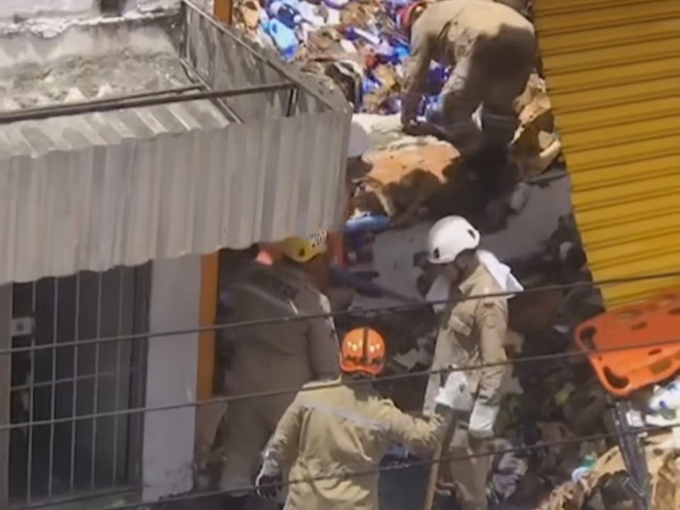 Os trabalhos dos bombeiros comearam pouco depois das 10h foram encerrados por volta das 13h30. (Foto: Redes Sociais)