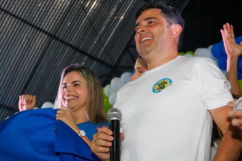 Clarissa Trcio e Dudu da Fonte, presidente estadual do PP (Foto: Marina Torres/DP)