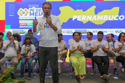 Ministro da Educao Camilo Santana (PT) esteve no Recife para ampliar programa P-de-Meia em Pernambuco