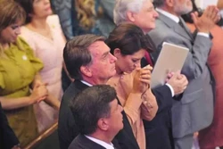 Casal Bolsonaro participa de culto e reforça 'guerra do bem contra o mal' (Foto: Ramon Lisboa/EM/D.A Press)