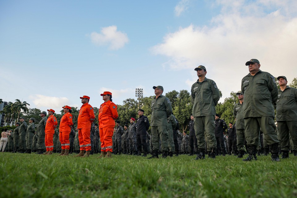 Ao todo, foram 1.645 policiais militares e 420 bombeiros militares que participaram da cerimnia (Foto: Rafael Vieira/DP)