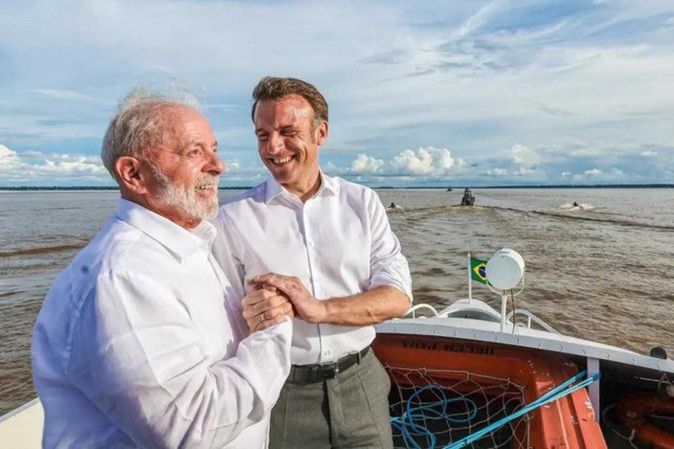 
Internautas fizeram piadas sobre as fotos de divulgao da visita de Macron a Belm, na qual foi acompanhado pelo presidente Lula  (foto: Ricardo Stuckert/PR)