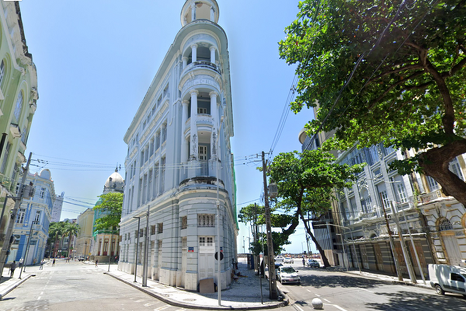 O projeto visa ligar as coberturas dos prdios de n 23 da Av. Rio Branco e do prdio de n 58 da Av. Marqus de Olinda (Foto: Reproduo/Google Street View)