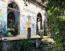As vtimas eram submetidas a prostituio em um casaro abandonado, na Rua Azevedo Coutinho, na Vrzea, na Zona Oeste do Recife  