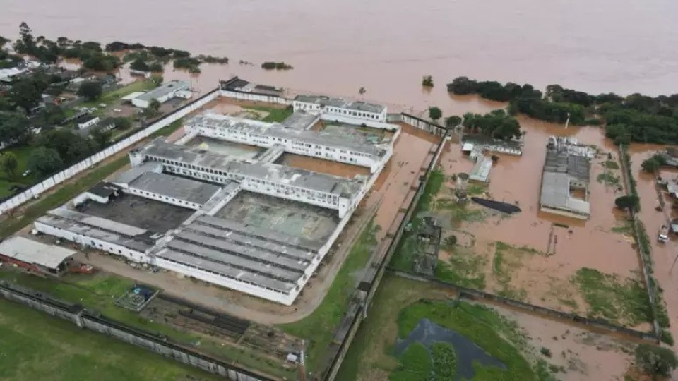 Complexo Prisional de Charqueadas, no Rio Grande do Sul, ficou inundada pela elevao do nvel do rio Jacu (foto: Divulgao/Susepe)