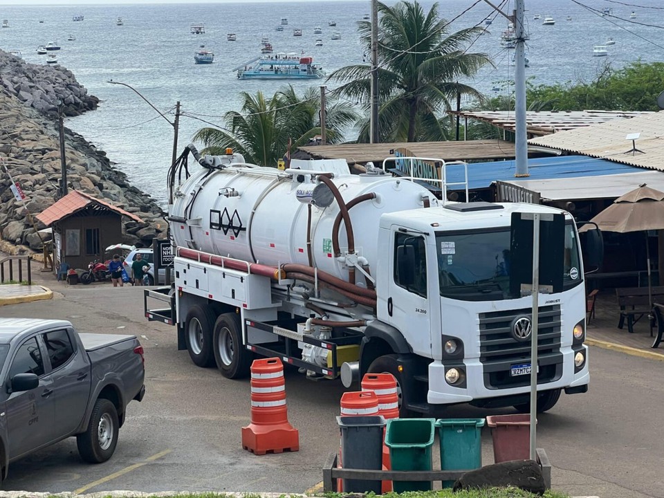 Um dos veculos enviados pela Companhia  capaz de transportar 11 mil litros de efluentes (Foto: Divulgao)