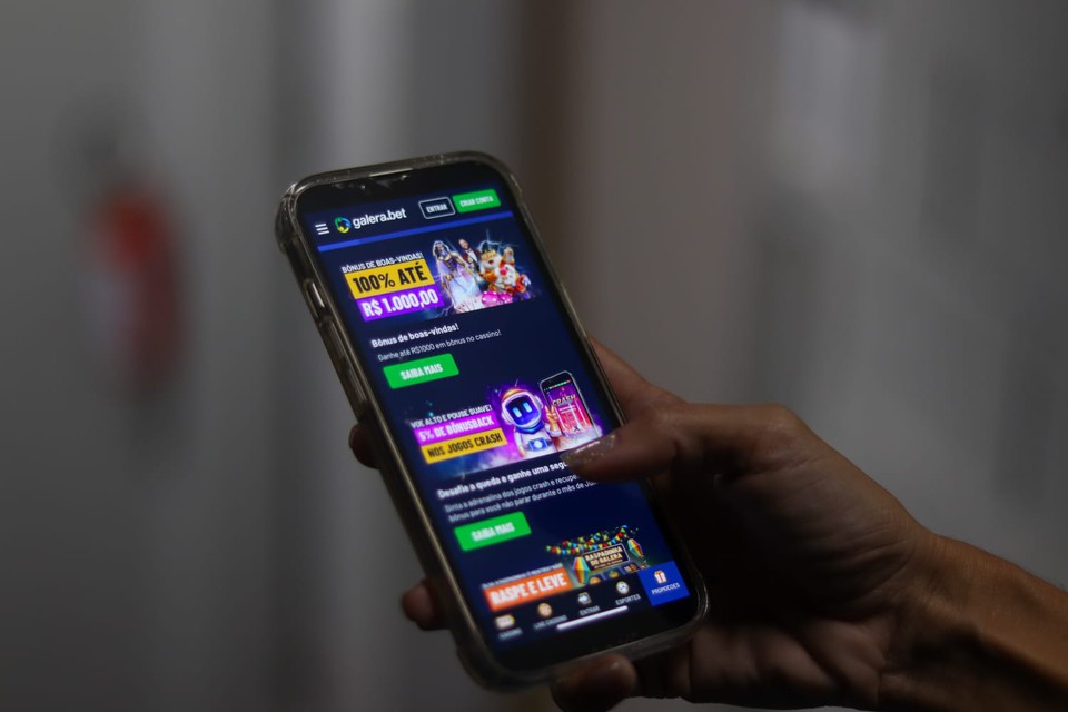 Riscos deste tipo de jogo so altos e, muitas vezes, usurios no percebem a quantidade de dinheiro perdido (Foto: Ruan Pablo/DP)