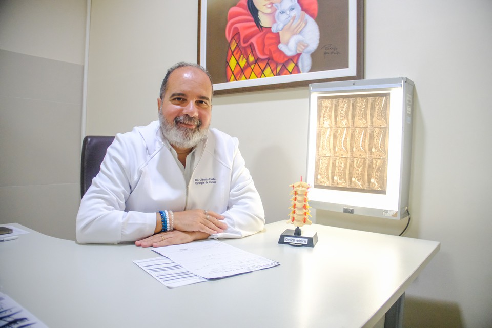 Segundo o especialista, cerca de 80% dos problemas usuais da coluna so resolvidos com a endoscopia  (Francisco Silva/DP )