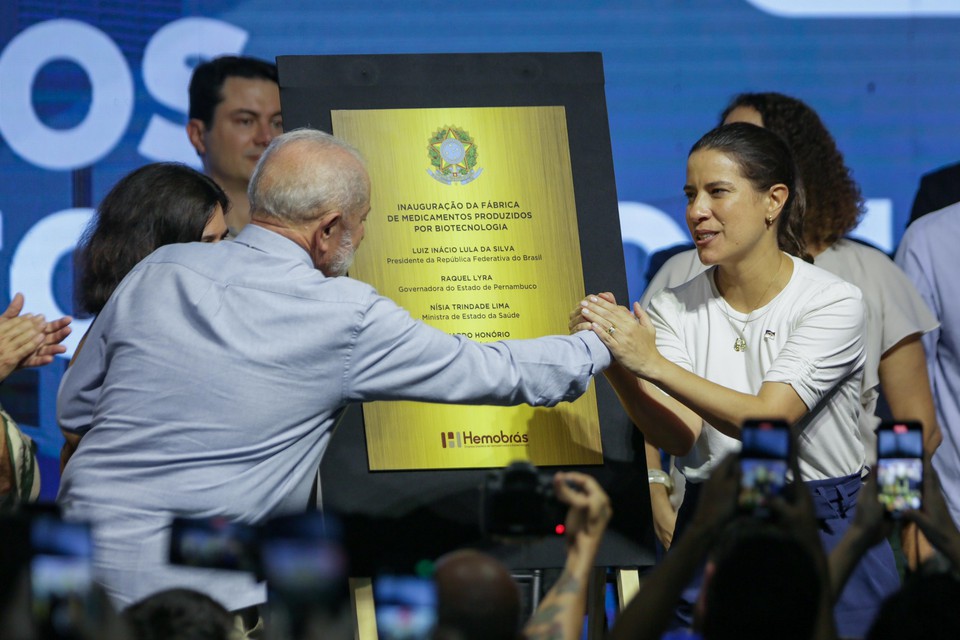 Lula e Raquel Lyra fbrica de medicamentos da Hemobrs em Goiana (Rafael Vieira/DP)