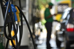 Senado vai votar medidas para baixar preço do gás e da gasolina em fevereiro