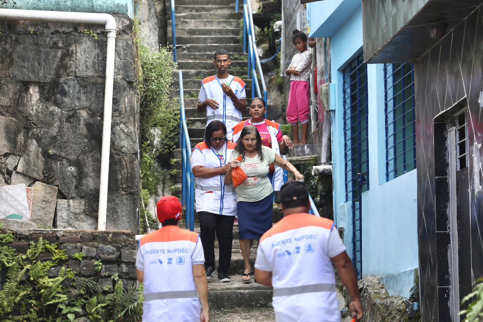 Moradores participaram de treinamento para atuar empossveis  desastres  no inverno  (Foto: Prefeitura do Recife )