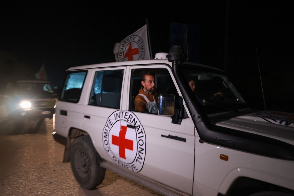Os libertados foram entregues  Cruz Vermelha (foto: AFP)