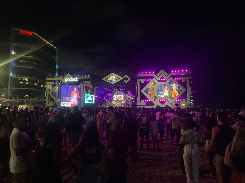 Mais de 20 artistas se apresentaram em quatro palcos espalhados em locais estratgicos da cidade. (Foto: Rmulo Chico/DP)