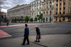 Cidade ucraniana de Kharkiv 'desrrussifica' suas ruas (Foto: Dimitar DILKOFF / AFP
)