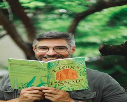 Luciano Pontes lança 'A Terra Ensacada - E Outras Histórias', seu oitavo livro para infância e juventude (Crédito: Divulgação)