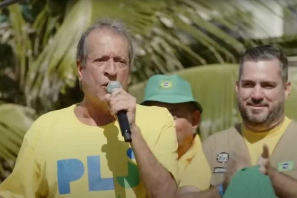"Vocs e Bolsonaro fizeram do PL o maior partido do Brasil. Agradeo a todos vocs. Deus, ptria, famlia e liberdade", disse Valdemar aos apoiadores do ex-presidente em ato em Copacabana, no Rio (Foto: Reproduo)