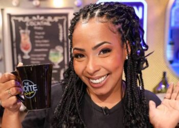 Por que Juliana largou salário de R$ 40 mil no The Noite para trabalhar em farmácia?