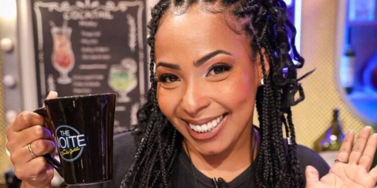 Por que Juliana largou salário de R$ 40 mil no The Noite para trabalhar em farmácia?