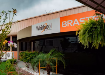 Donos da Brastemp fecharam uma fábrica de geladeiras e falaram sobre o impacto
