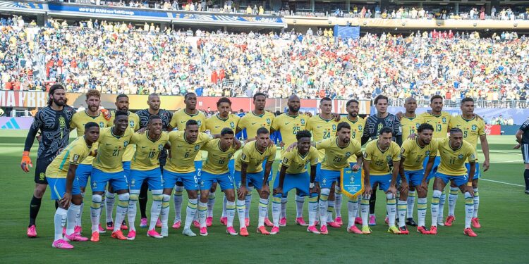 Flamengo anuncia acerto com lateral-esquerdo de Seleção
