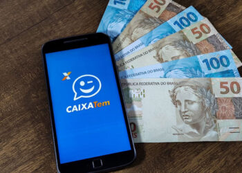Brasileiros podem começar a sacar R$ 600 no Caixa Tem e outros bancos a partir desta segunda-feira (20)