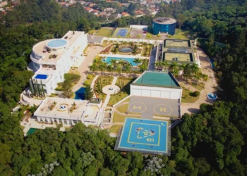 Maior mansão do Brasil custou R$ 1 bilhão e pertence a homem famoso