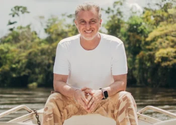 Com 54 anos, Luciano Huck tem fazenda na serra com plantações ousadas