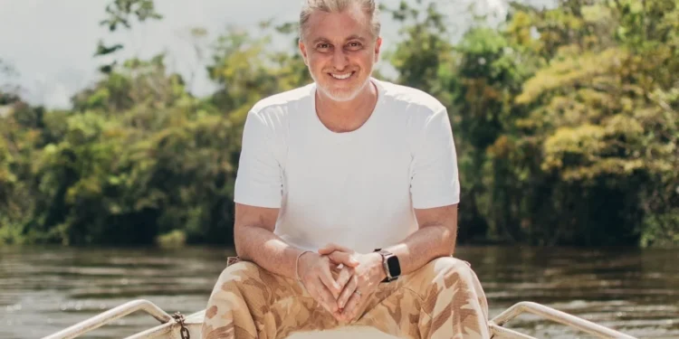 Com 54 anos, Luciano Huck tem fazenda na serra com plantações ousadas