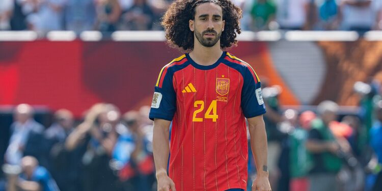 Aos 28 anos, Cucurella reaparece com novo visual após ganhar a Copa