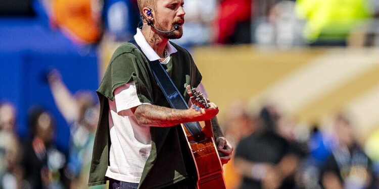 Poucos sabem, mas Justin Bieber cantou uma música Gospel na final da Copa