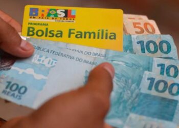 Brasileiros que recebem Bolsa Família precisam fazer isso urgente