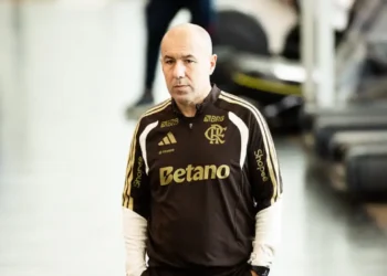 Leonardo Jardim bate o martelo sobre Almada no Flamengo