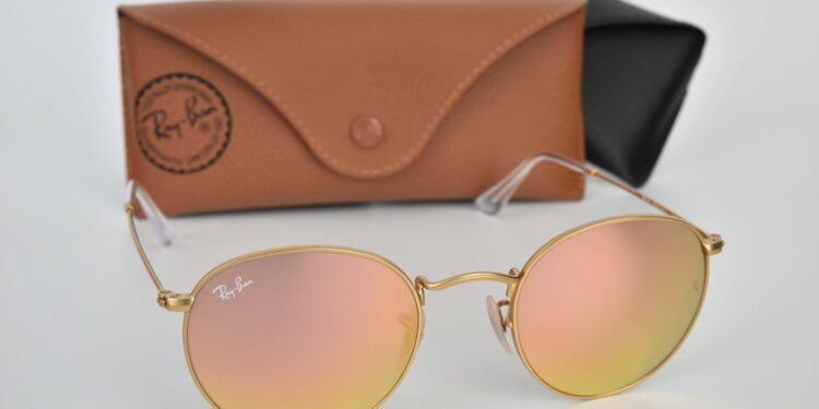 Donos da marca Ray-Ban entram em conflito por fortuna de € 40 bilhões