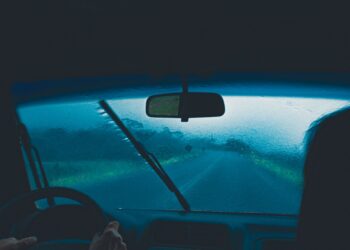 Para que serve a faixa preta no para-brisa dos carros?
