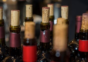 Rolha de vinho tem utilidade inesperada que pouca gente conhece