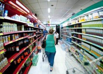 Supermercados do Brasil foram proibidos de abrir no feriado?