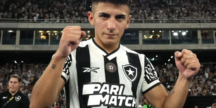 Thiago Almada já desembarcou no Rio de Janeiro para assinar