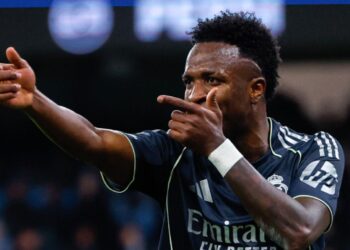 Arsenal toma decisão sobre contratação de Vini Jr