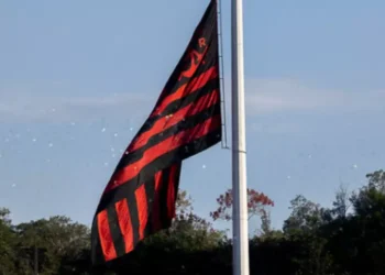 Aos 29 anos, ex-jogador do Flamengo fechou com time da segunda divisão