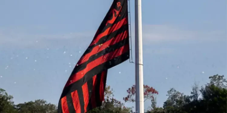 Aos 29 anos, ex-jogador do Flamengo fechou com time da segunda divisão