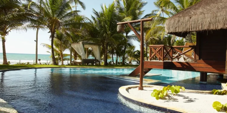 Refúgio em Pernambuco oferece mar tranquilo e experiências de luxo