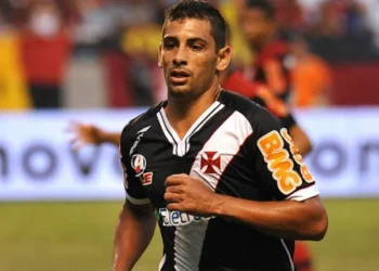 Aos 41 anos, astro que empilhava gols no Rio de Janeiro fechou com novo clube