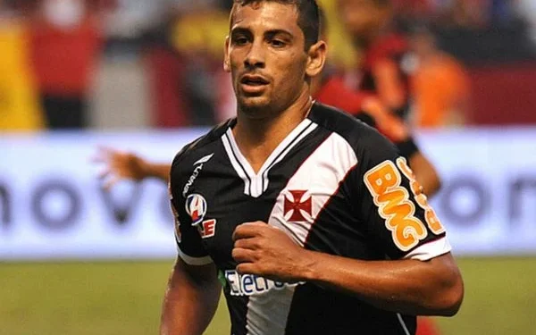 Aos 41 anos, astro que empilhava gols no Rio de Janeiro fechou com novo clube