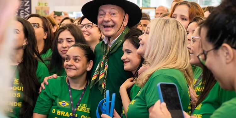 Dono da Havan comprou carro da Mercedes