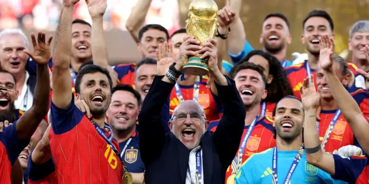 Ele foi campeão do mundo com a Espanha e agora mudou o cabelo