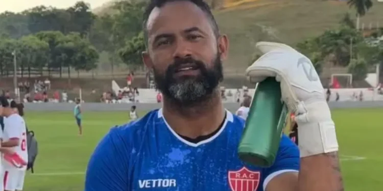 Aos 41 anos, goleiro Bruno está de volta e processa rival da Globo