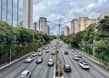 Ambulante que vendia balas nos semáforos criou uma abordagem diferente e acabou conquistando uma bolsa integral em Administração