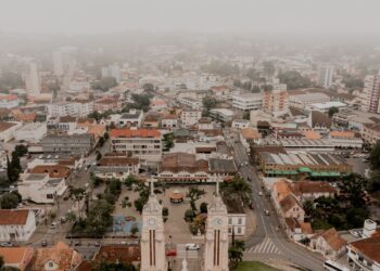 Pequena brasileira cercada montanhas virou