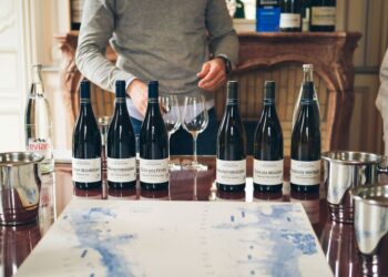 Razão garrafas vinho têm cavidade